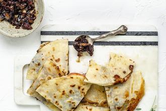 Quesadillas s jabukama i cheddarom