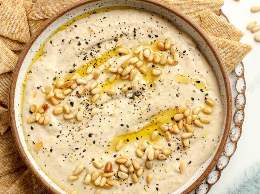 humus s pinjolima