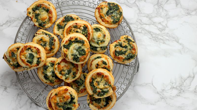 Savr&scaron;eno hrskavi zalogaj&ccaron;i&cacute;i sa &scaron;pinatom i feta sirom