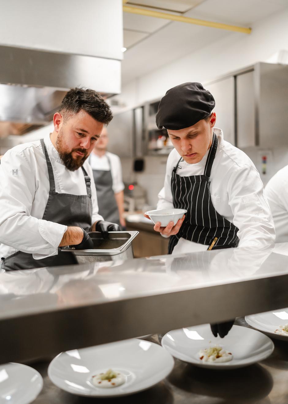 harry's piccolo u spinnakeru | Author: Robert Maric