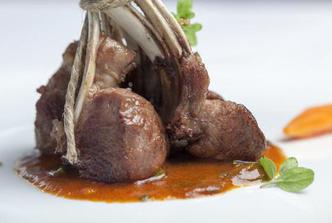 Janjeći kotleti u soku od kadulje