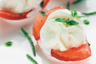 Svježa burrata sa sušenim rajčicama