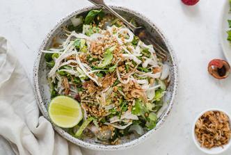 Salata od piletine s kokosom i limetom