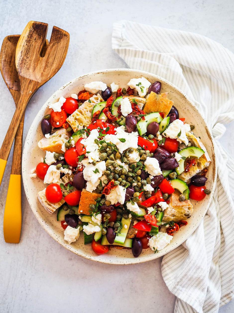 dakos salata | Author: thetravelbite.com/Pinterest