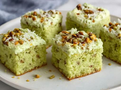 Pistacija, kokos i lagana krema: Watergate kolač oduševit će te na prvi zalogaj