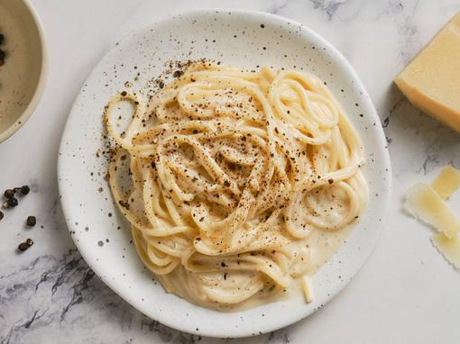 špageti cacio e pepe