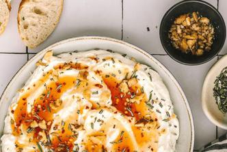 dip od sira i ljutog meda