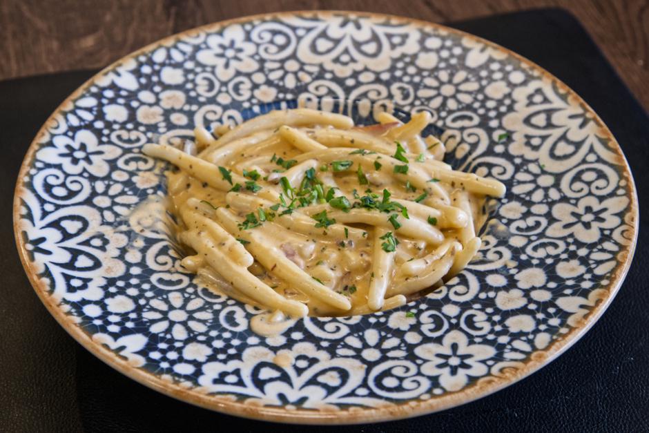 mitnica | Author: Rene Karaman