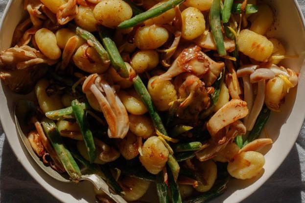 I brzo i fino: Zapečeni njoki s mahunama i gljivama