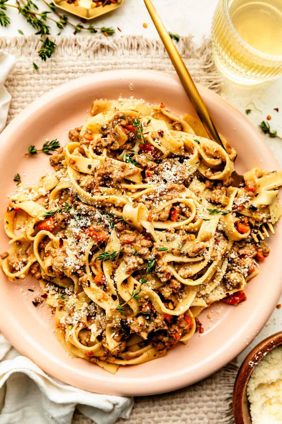 blonde bolonjez, bolognese bianco | Author: Plays Well With Butter/Pinterest