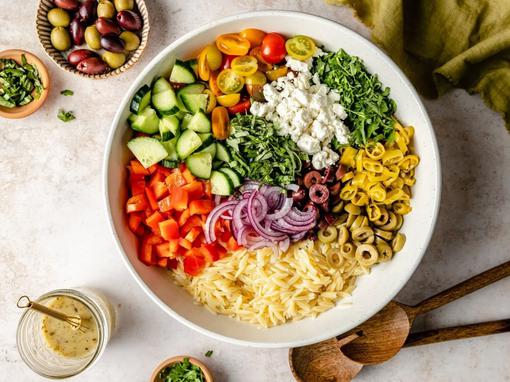 ljetna salata s orzo tjesteninom