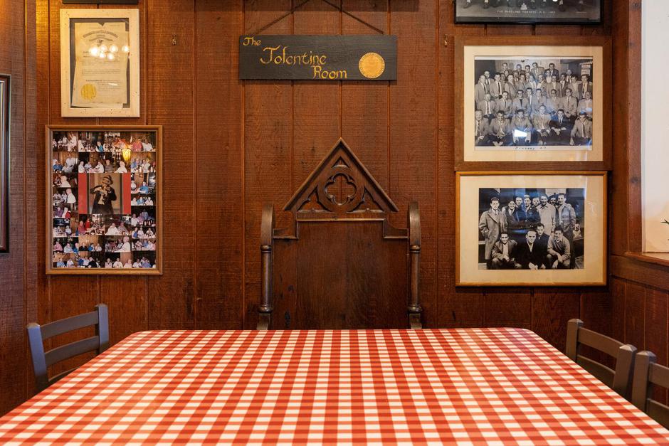 A table nicknamed the Pope Leo XIV table is pictured at Aurelio’s Pizza, in Homewood | Author: Carlos Osorio/REUTERS