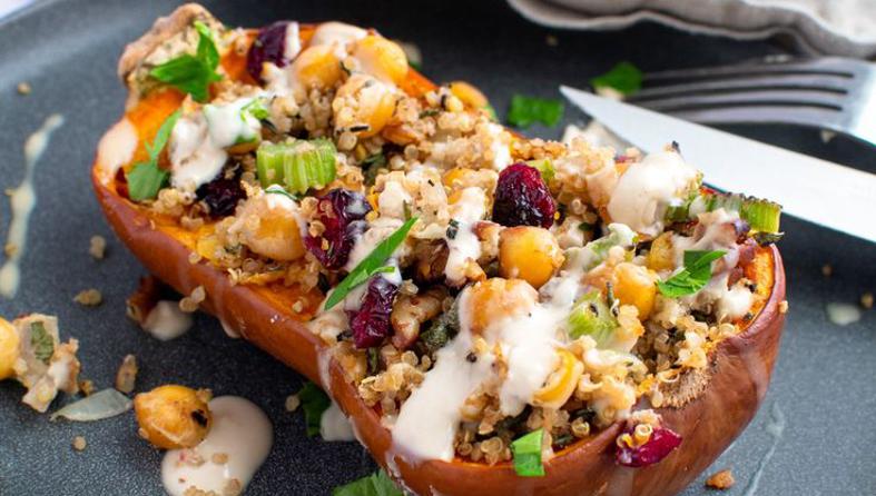 Zaboravi meso, ova punjena butternut tikva zaslužuje glavnu ulogu