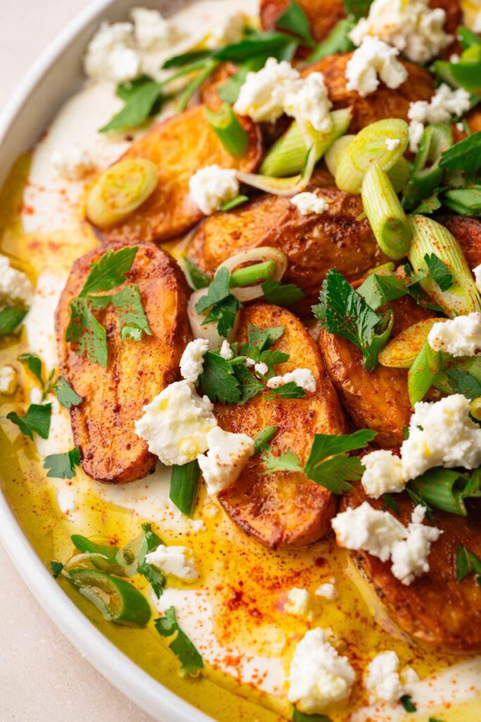 pečeni krumpir i umak od feta sira | Author: La Cuisine de Geraldine/Pinterest