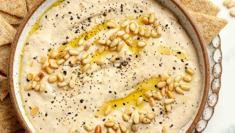 humus s pinjolima