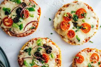 pizza bagels