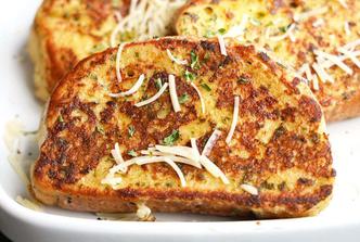 slani pohani kruh s parmezanom