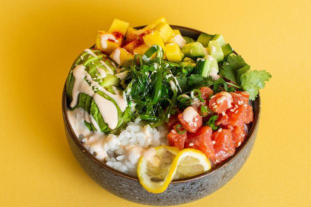 Poke bowl s tunom