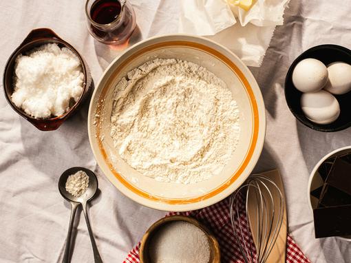 brašno, jaja, soda bikarbona, prašak za pecivo