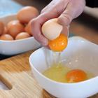 Kako razbiti jaje s jednom rukom?