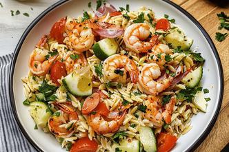 Salata od kozica i orzo tjestenine koja miriše na more