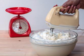 Kako unaprijed napraviti šlag, a da ne ispadne tužno