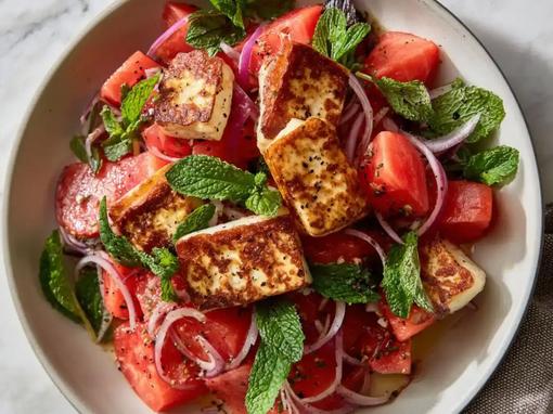 salata od lubenice i grilanog halloumi sira