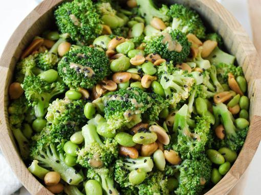 Isprobaj salatu od brokule s kikiriki preljevom