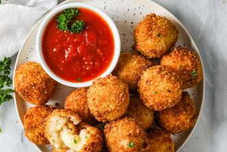 Isprobaj arancine s mozzarellom – zlatne kuglice s juga Italije