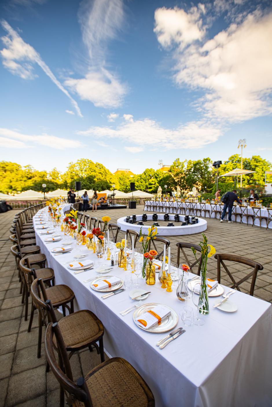 Veuve Clicquot Solaire Tables | Author: Press