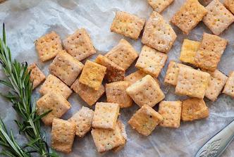 krekeri s ružmarinom