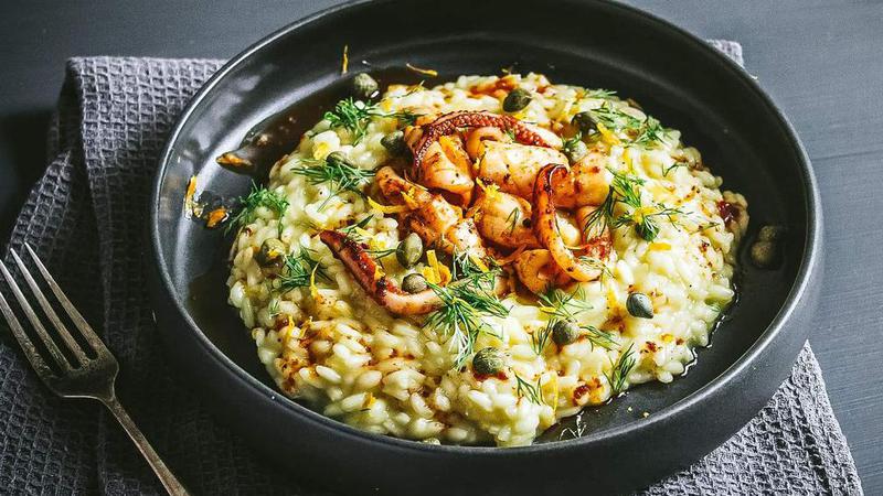 Kremasti ri&zcaron;oto s lignjama i aromati&ccaron;nim biljem