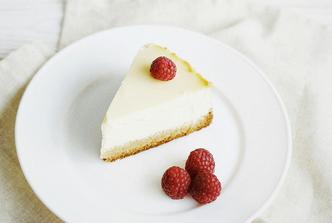 Cheesecake od bijele čokolade i malina