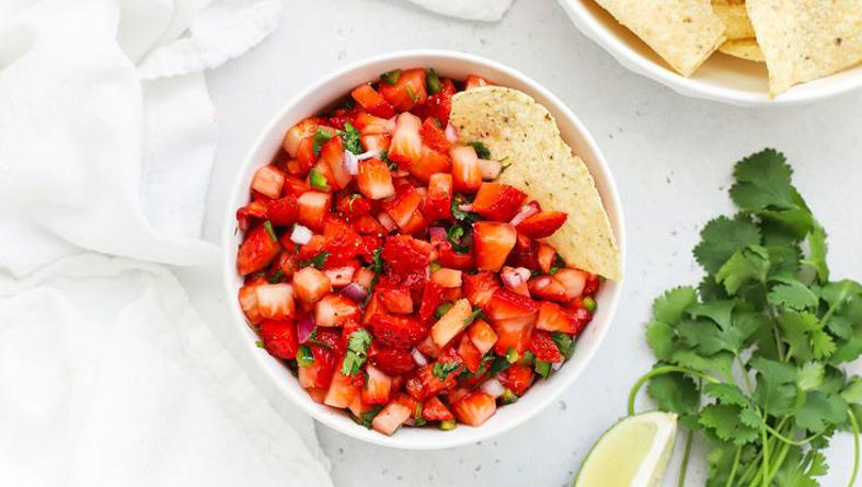 Salsa od svježih jagoda s mentom i limetom