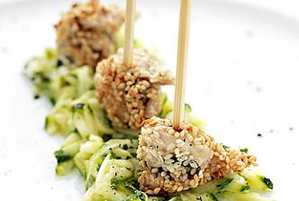 srdelice u sezamu na mariniranoj tikvici.jpg