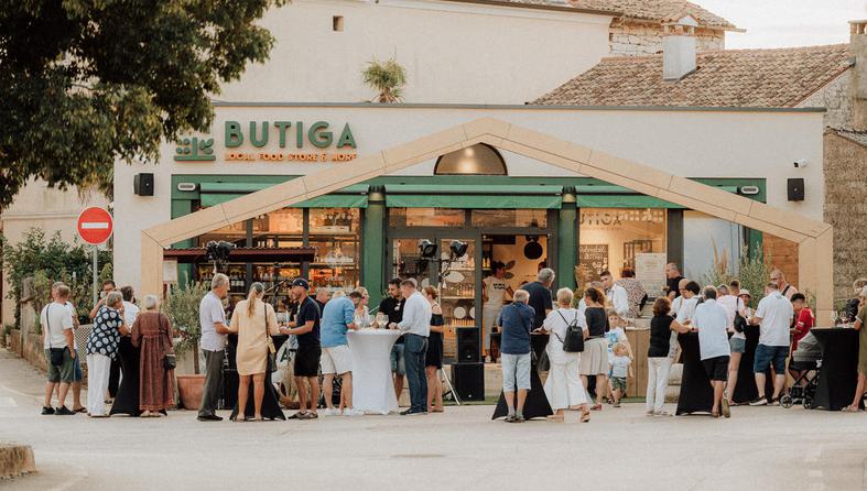 kaštelir, friday tasting ispred Butige