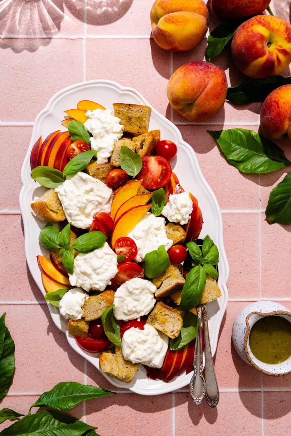 panzanella salata s breskvama | Author: Lisa, Short Stack Kitchen/Pinterest