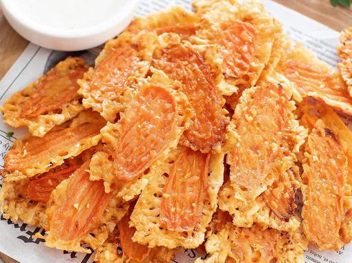 čips od mrkve i parmezana