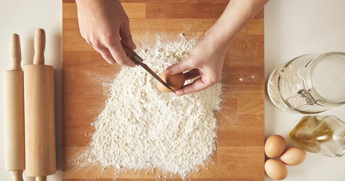 Рис и тесто. Cut Dough for a meal.