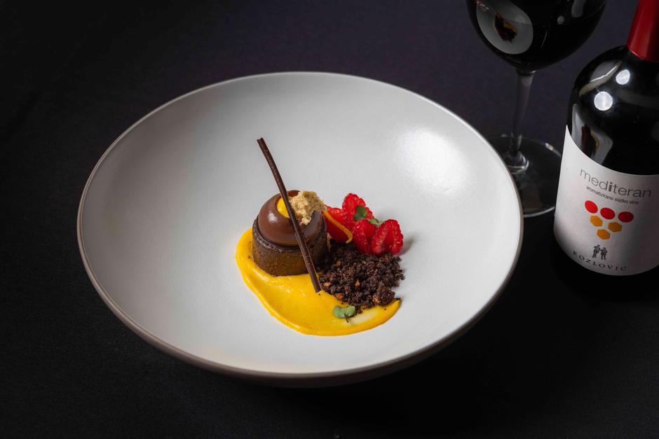 GM | Author: IB Media