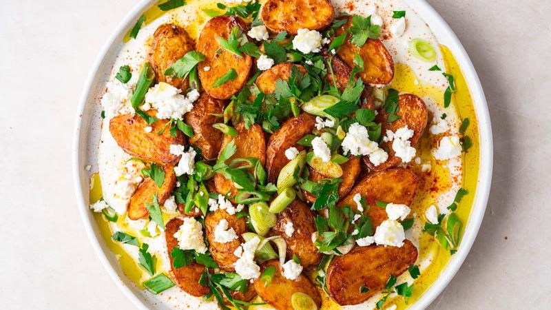 Kombinacija iz snova - umak od feta sira i pe&ccaron;eni krumpir