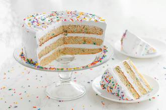 Troslojna torta iz mikrovalne u samo 10 minuta. Da, moguće je!