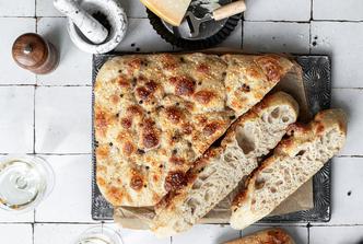 Cacio e pepe focaccia