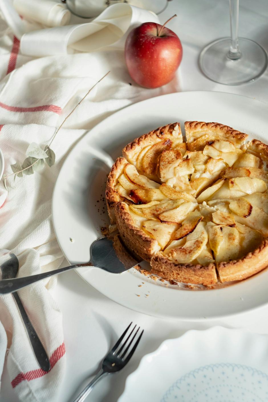 kolač od jabuka | Author: Diliara Garifullina/Unsplash