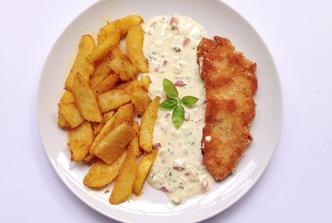 Pikantni krumpir s puretinom u umaku od vlasca