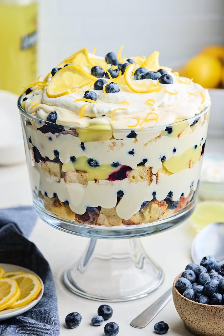 trifle od limuna i borovnica | Author: Johann Headley, Olive & Mango/Pinterest