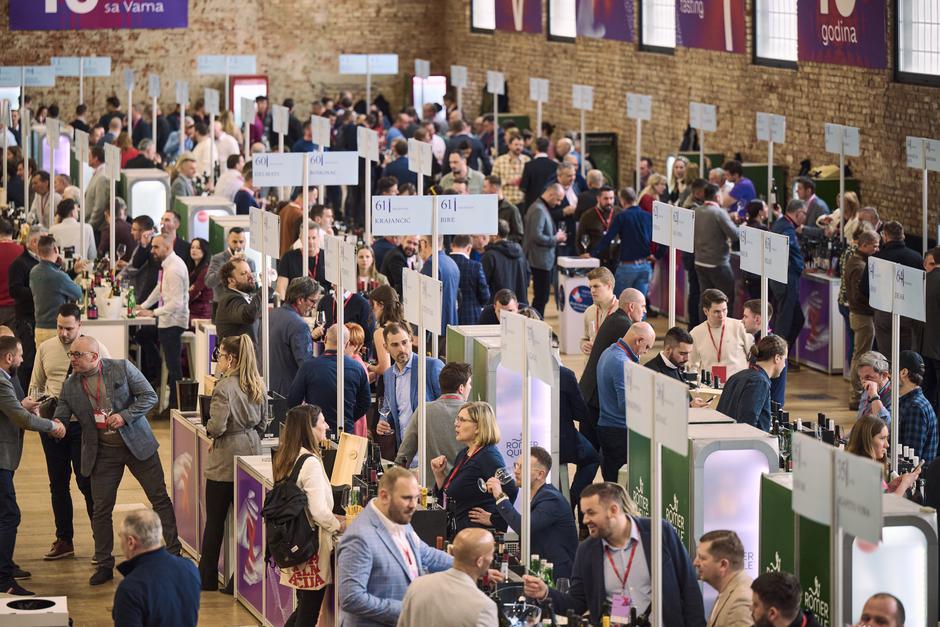 Vinart Biz | Author: NEVEN JURJAK merlo de graia