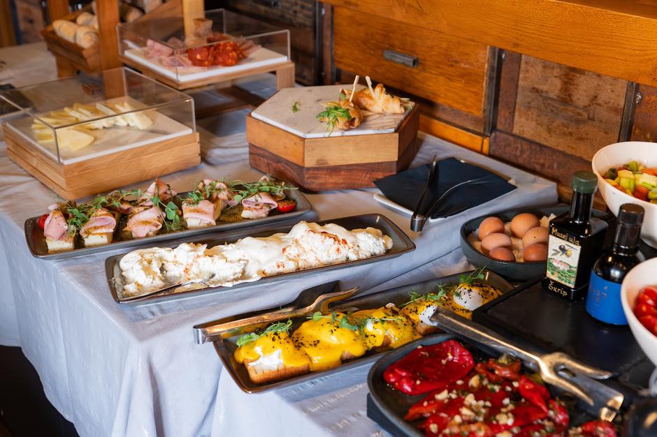 botanist brunch | Author: Press
