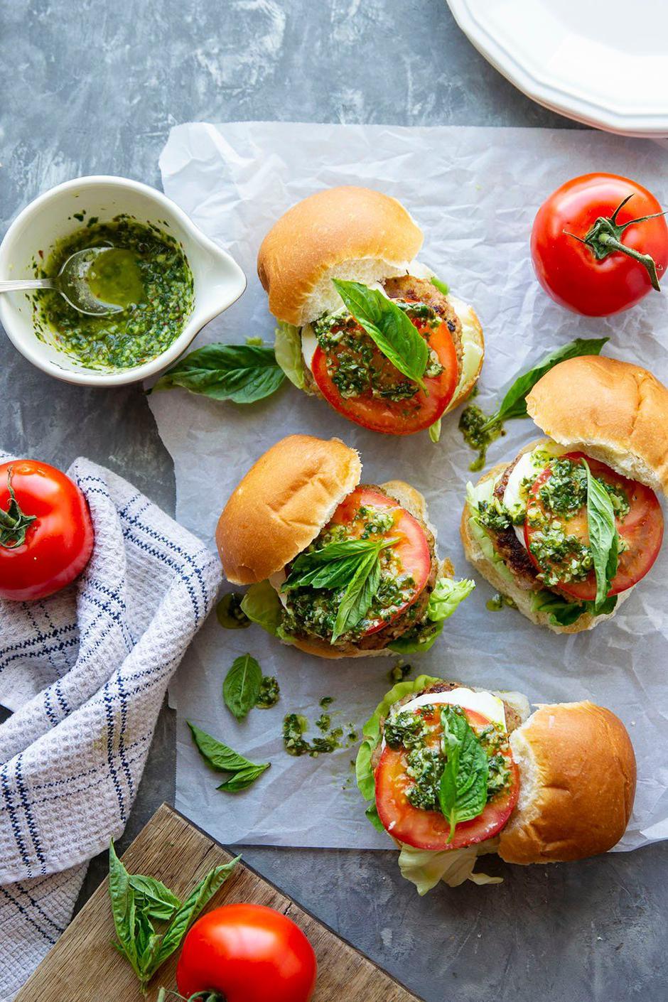 caprese pileći burgeri | Author: Whole and Heavenly Oven/Pinterest