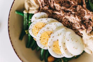 salata, tuna, jaja
